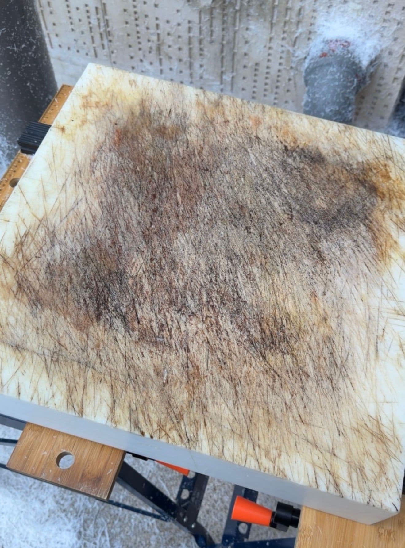 Planche en bois avant restauration